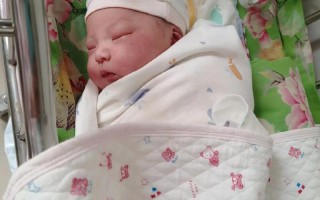 刚出生10天的宝宝视力范围有多大？能看清多远的物体呢？