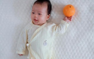 新生儿创意满月照图片，有哪些安全又出片的拍摄灵感？