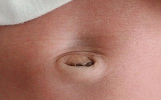 新生儿肚脐眼到底几天脱落？护理不当会影响愈合吗？