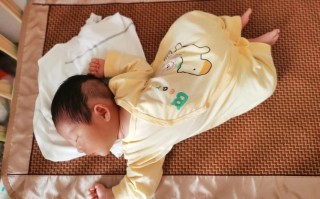 新生儿睡觉脑袋左右晃