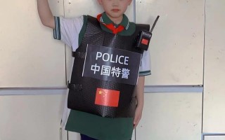 塑料袋儿童衣服图片背后有何安全隐患或创意设计？