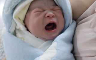 新生儿哭声不响亮是正常现象还是健康预警？需警惕哪些潜在问题？