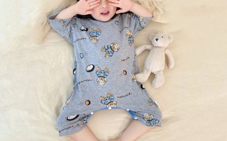 夏天新生儿穿什么睡觉