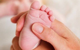 女宝宝新生儿生殖器官日常护理需要注意哪些关键问题？