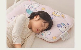儿童选枕头，高度、材质、软硬度怎么才科学？不同年龄段有啥讲究？