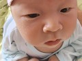 新生儿十几天就会抬头是发育超前还是异常信号？