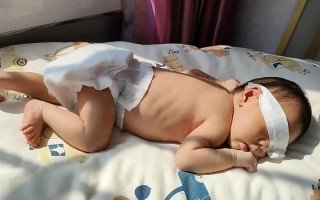 新生儿冬天晒黄疸，隔着玻璃晒有效吗？要注意哪些细节才能退黄？