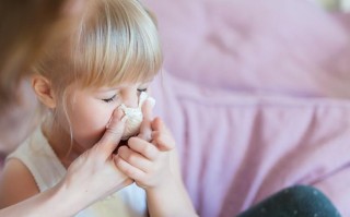 新生儿鼻涕粘稠老堵鼻子怎么办？如何有效缓解鼻塞不适？