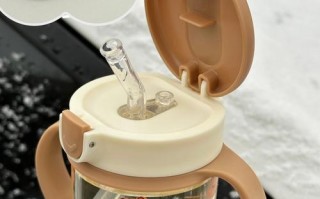 儿童吸管杯出气孔总漏水，是设计缺陷还是使用不当？