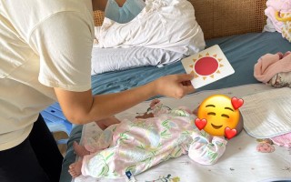 新生儿放床上就手舞足蹈是正常现象还是身体不适？家长该如何科学应对？