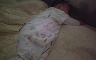 新生儿满月后频繁哭闹不睡，是生理不适还是习惯问题？