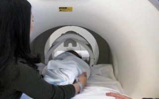 新生儿10天就做核磁共振，对宝宝身体会有影响吗？