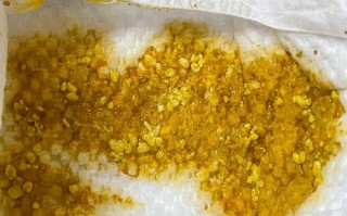 新生儿大便出现颗粒状奶瓣是消化不良还是正常现象？