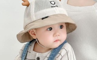 新生儿夏天戴帽子会捂出痱子吗？透气选不对反而伤头皮！