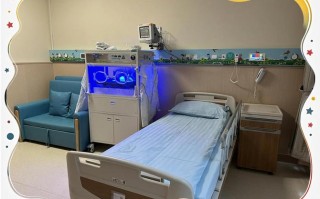 新生儿黄疸照蓝光住院，家长该如何护理和缓解宝宝不适？