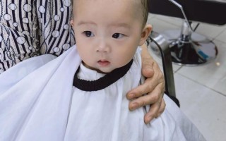 新生儿到底多大才适合理发？过早或过晚理发会对宝宝有影响吗？