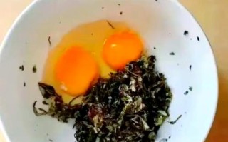 新生儿艾叶鸡蛋敷肚子真能缓解胀气吗？科学依据与安全风险如何平衡？