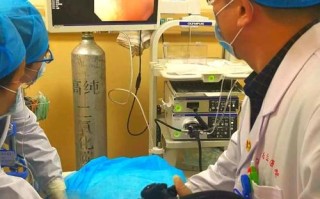 儿童误食塑料后，家长该如何正确应对并判断是否需要就医？