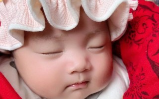 新生儿晚上睡觉带帽子