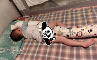 新生儿睡梦中挣扎放屁