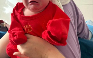 新生儿出生后多久才会笑出声音？不同阶段的笑有何发展特点？