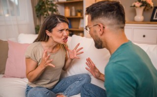 孕期和老婆吵架的男人，该如何平衡情绪与责任，修复关系？