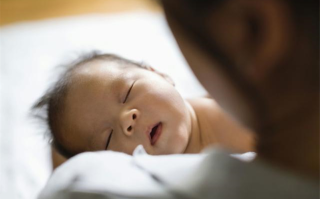 新生儿不吃饭一直睡觉