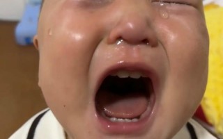 新生儿哭泣时真的会流眼泪吗？生理发育过程中何时开始有泪液分泌？