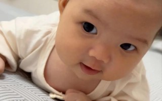 新生儿刚出生就会抬头？这背后是本能还是另有原因？