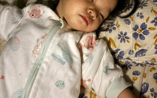 新生儿不爱喝奶就睡觉是缺乏营养还是正常生理反应？