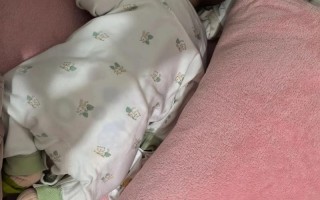 新生儿晚上吭唧不睡觉