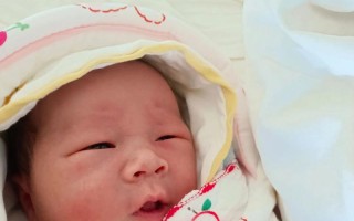 新生儿睁眼时是双眼皮，长大后双眼皮会消失吗？