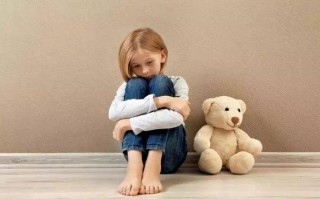 新生儿没安全感的表现有哪些？新手爸妈该如何识别与应对？