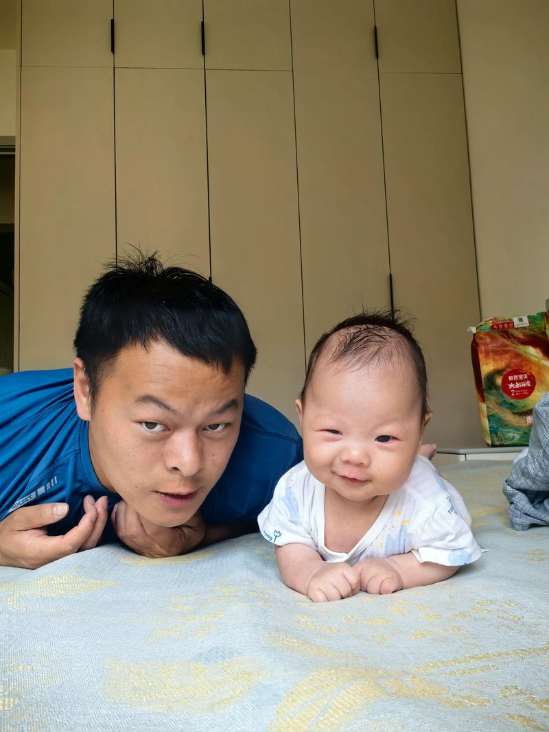 新生儿脸一边大一边小如何矫正？-第2张图片-中州医学会