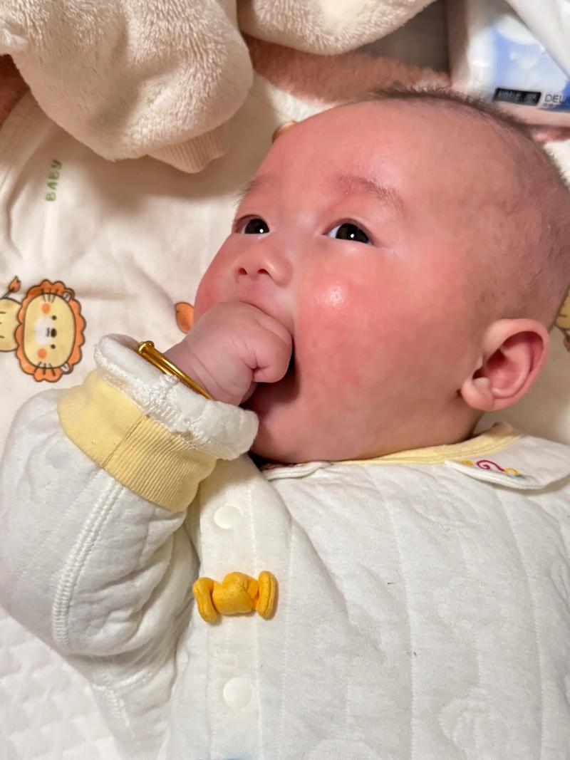 新生儿睡觉嘴巴动像吃奶是饿还是习惯？-第3张图片-中州医学会