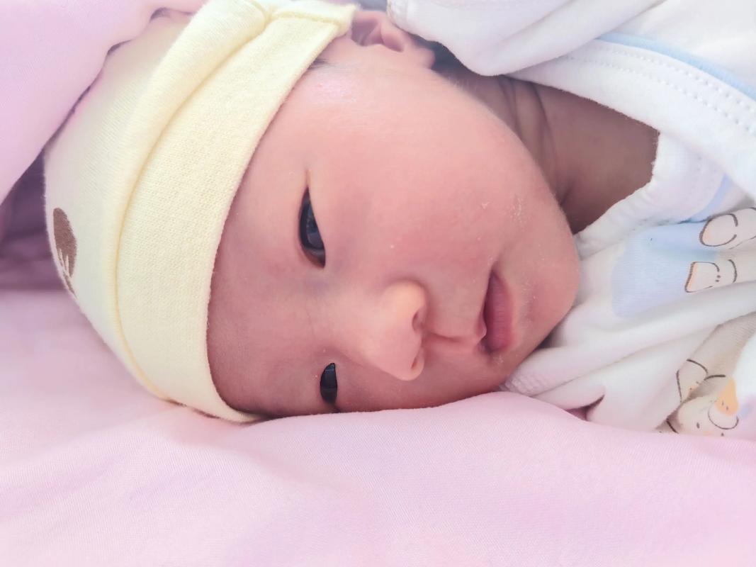 新生儿眼睛多久才能完全睁开?-第1张图片-中州医学会 新生儿眼睛多久才能完全睁开?-第1张图片-中州医学会