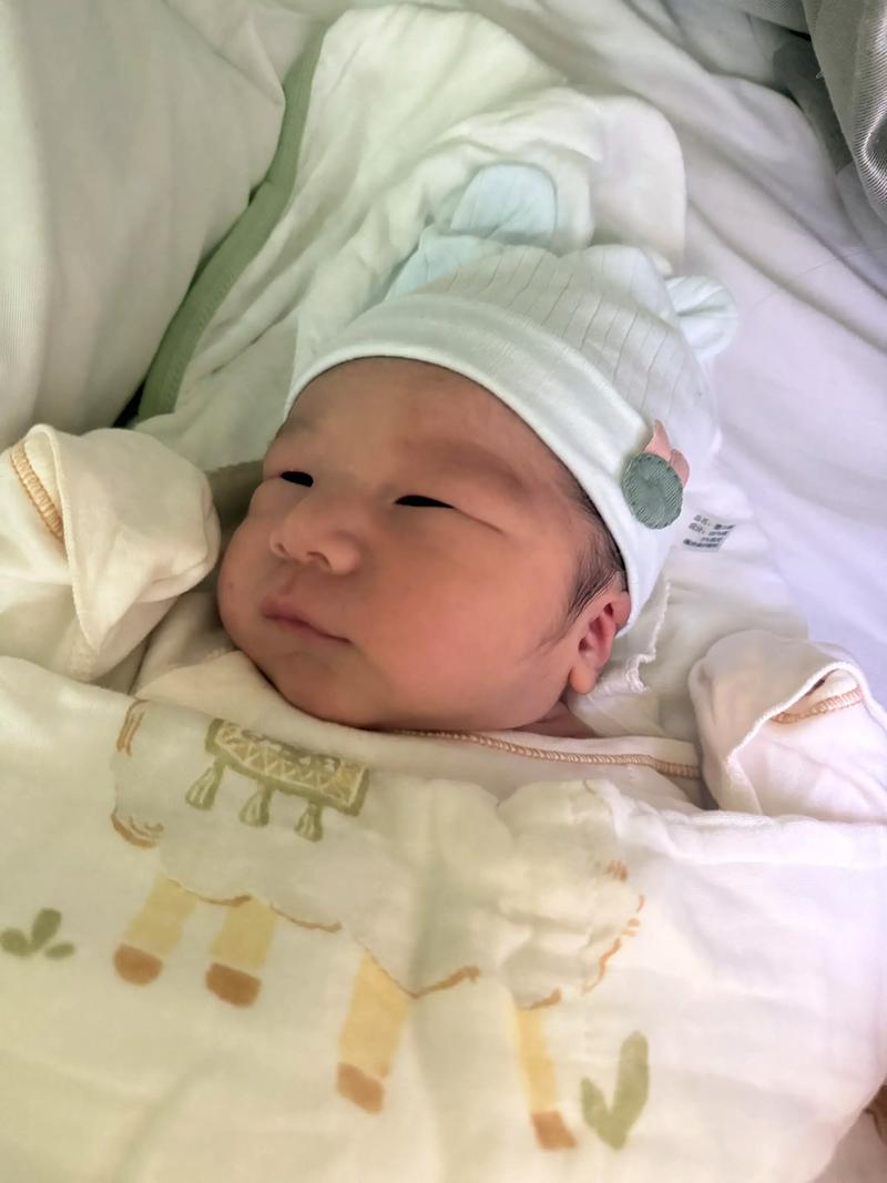 新生儿眼睛多久才能完全睁开?-第3张图片-中州医学会 新生儿眼睛多久才能完全睁开?-第3张图片-中州医学会