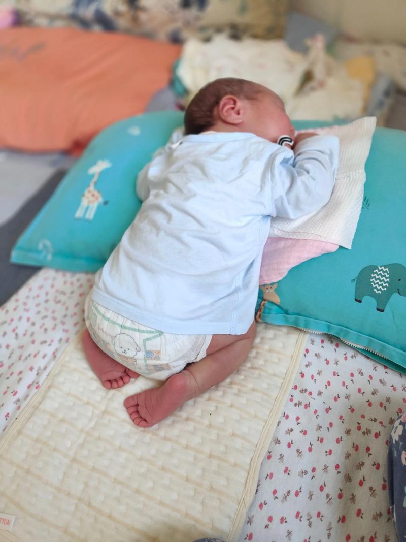 新生儿趴睡安全吗？利弊如何权衡？-第3张图片-中州医学会