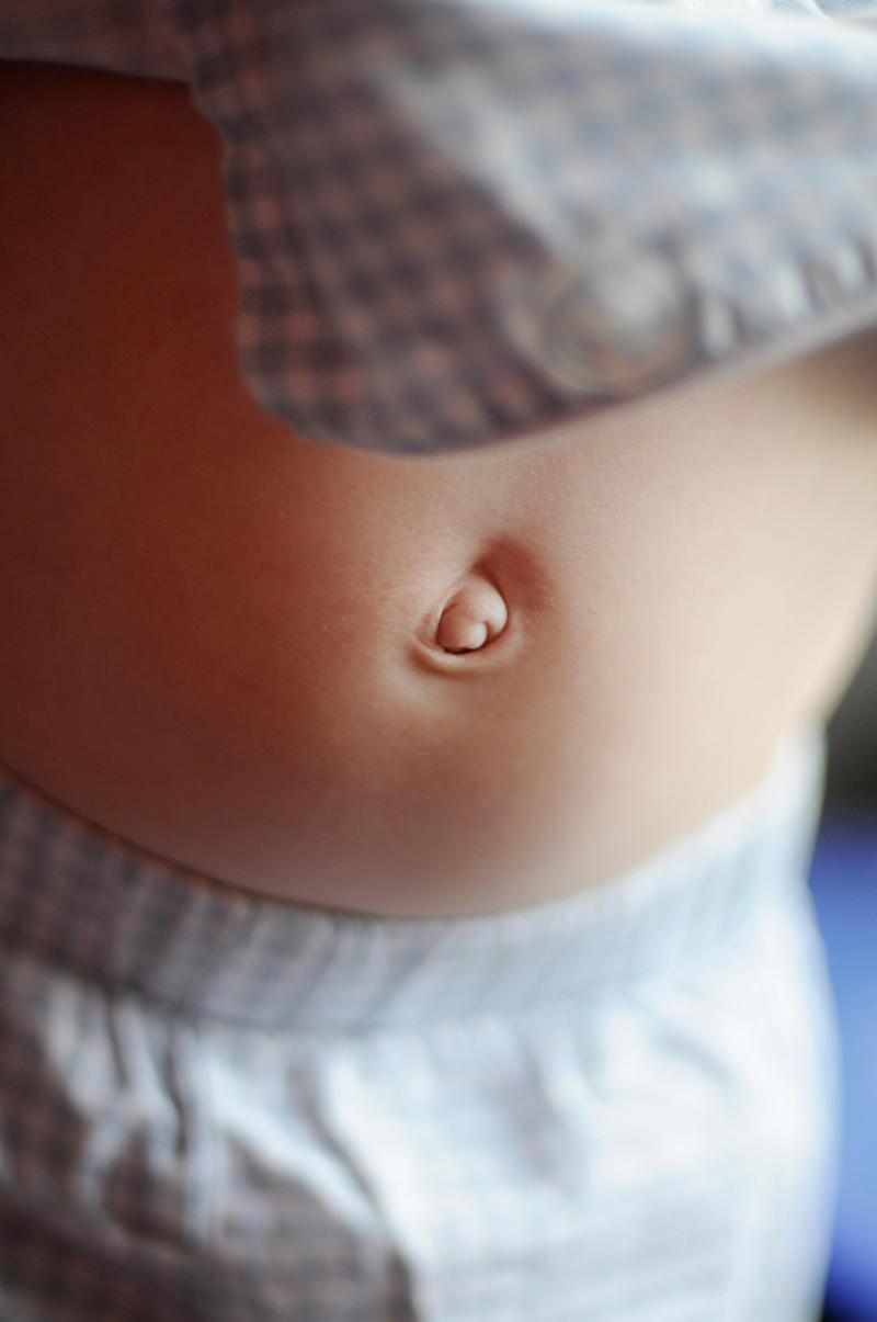 新生儿肚皮硬硬鼓鼓是胀气还是疾病信号？家长该如何应对？-第2张图片-郑州医学网