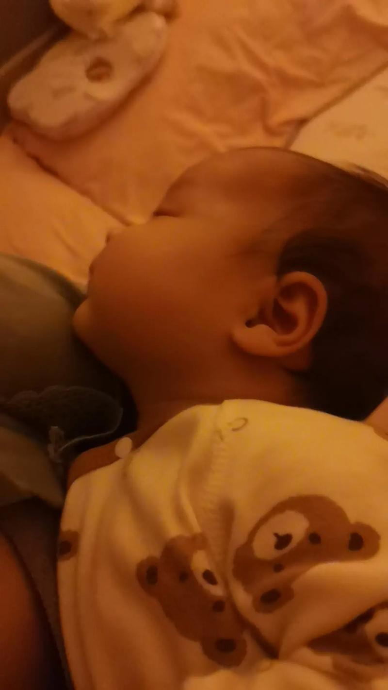 新生儿放下就哭是缺乏安全感吗？抱睡习惯怎么科学破？-第2张图片-郑州医学网