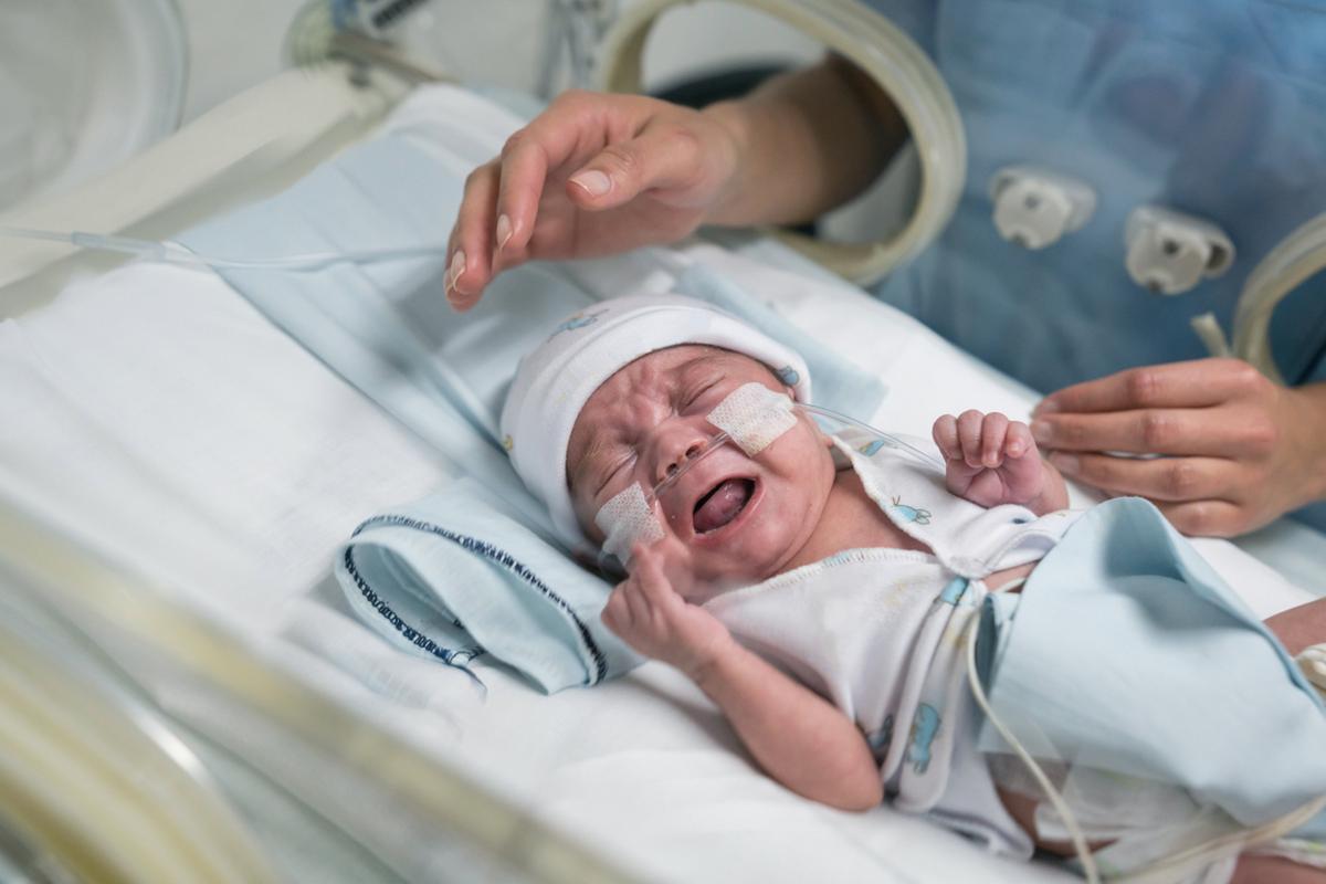 新生儿呼吸窘迫综合征的早期识别与治疗关键是什么？-第3张图片-郑州医学网