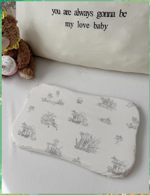 新生儿睡什么枕头比较好？不同月龄宝宝选枕头的注意事项有哪些？-第2张图片-郑州医学网