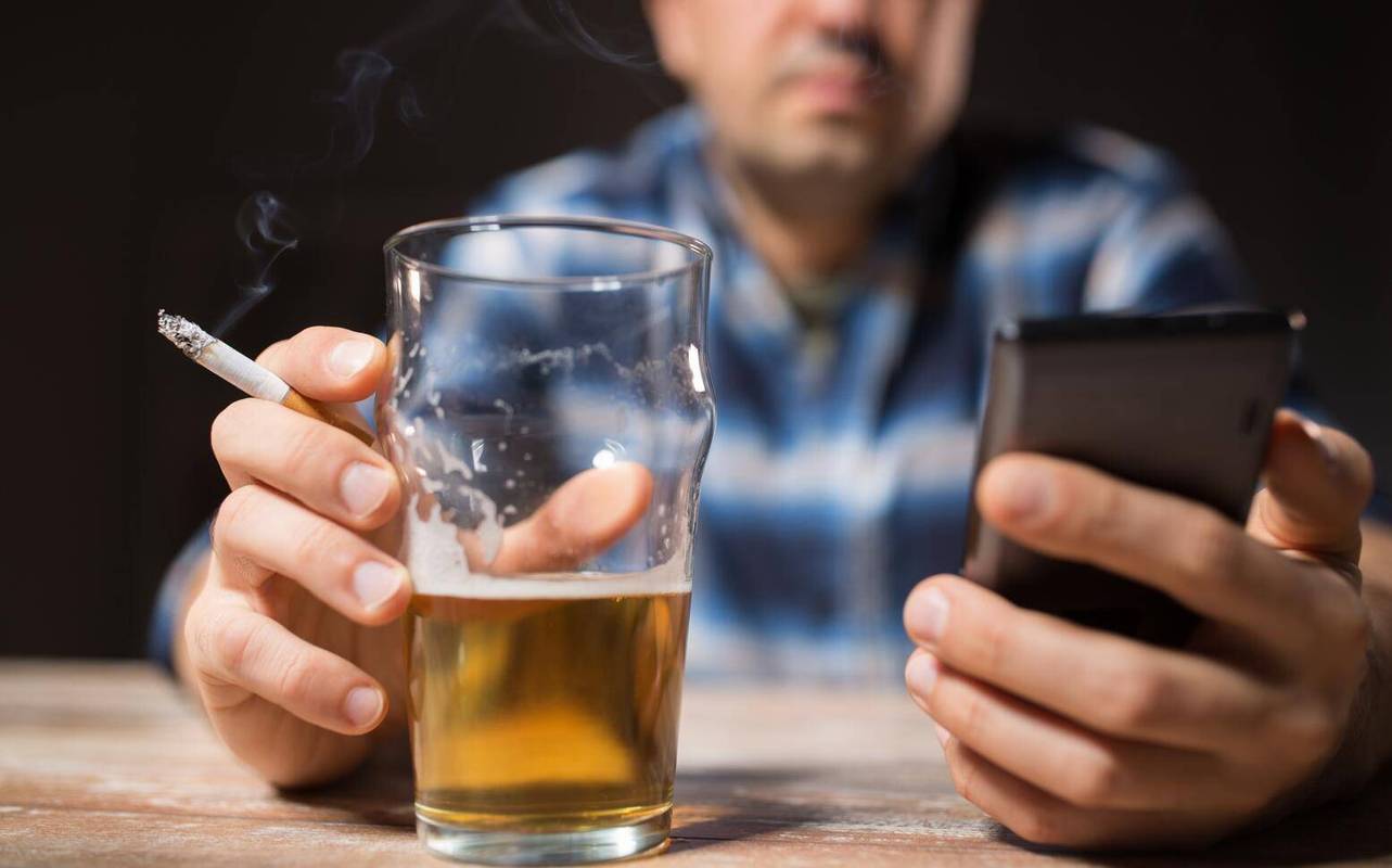 怀孕期间男人抽烟喝酒,对胎儿健康会有哪些不可逆的伤害?-第1张图片-郑州医学网 怀孕期间男人抽烟喝酒,对胎儿健康会有哪些不可逆的伤害?-第1张图片-郑州医学网