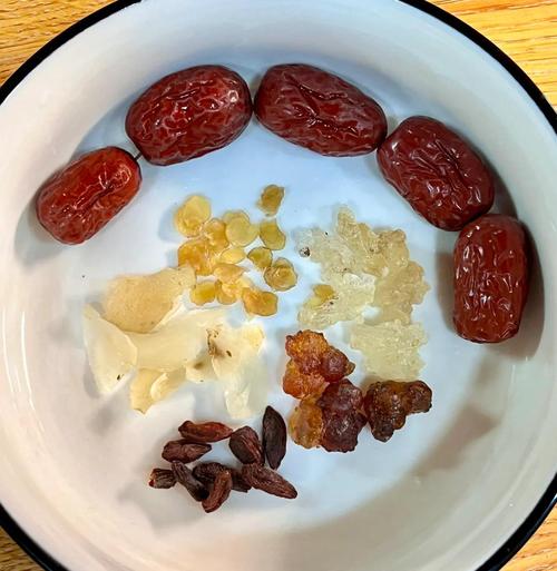 孕期吃桃胶皂角米真安全吗？对胎儿发育有潜在影响吗？-第1张图片-郑州医学网