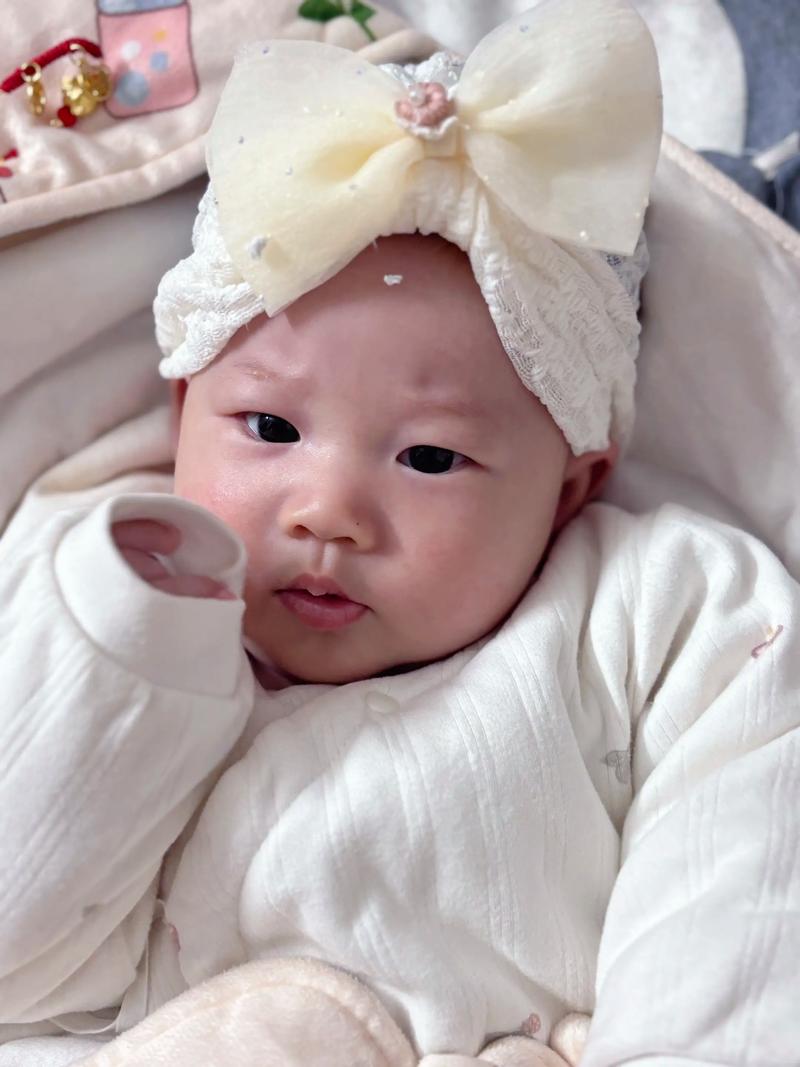 新生儿单双眼皮会随年龄变化吗?如何科学判断未来眼皮类型?-第1张图片-郑州医学网 新生儿单双眼皮会随年龄变化吗?如何科学判断未来眼皮类型?-第1张图片-郑州医学网