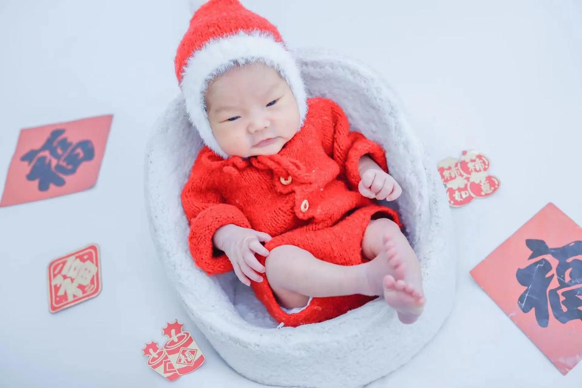 二十天新生儿视力范围有限，能看清多远？发育规律与家长注意事项是什么？-第2张图片-郑州医学网