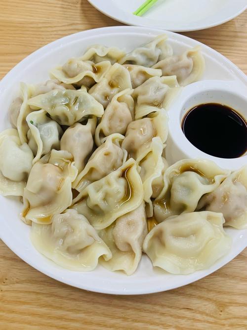 孕期吃速冻饺子会致畸吗?安全风险与营养搭配全解析!-第2张图片-郑州医学网 孕期吃速冻饺子会致畸吗?安全风险与营养搭配全解析!-第2张图片-郑州医学网