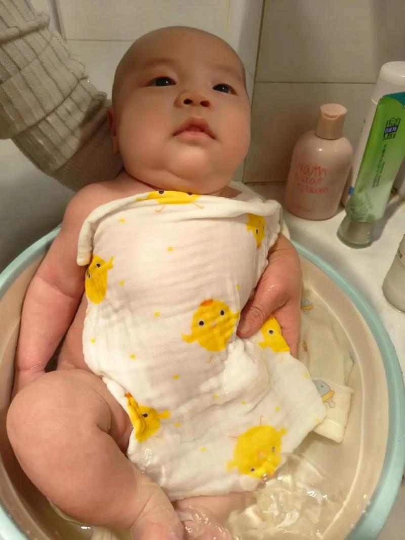 新生儿40天大动作发育到哪一步了？这些表现正常吗？-第1张图片-郑州医学网