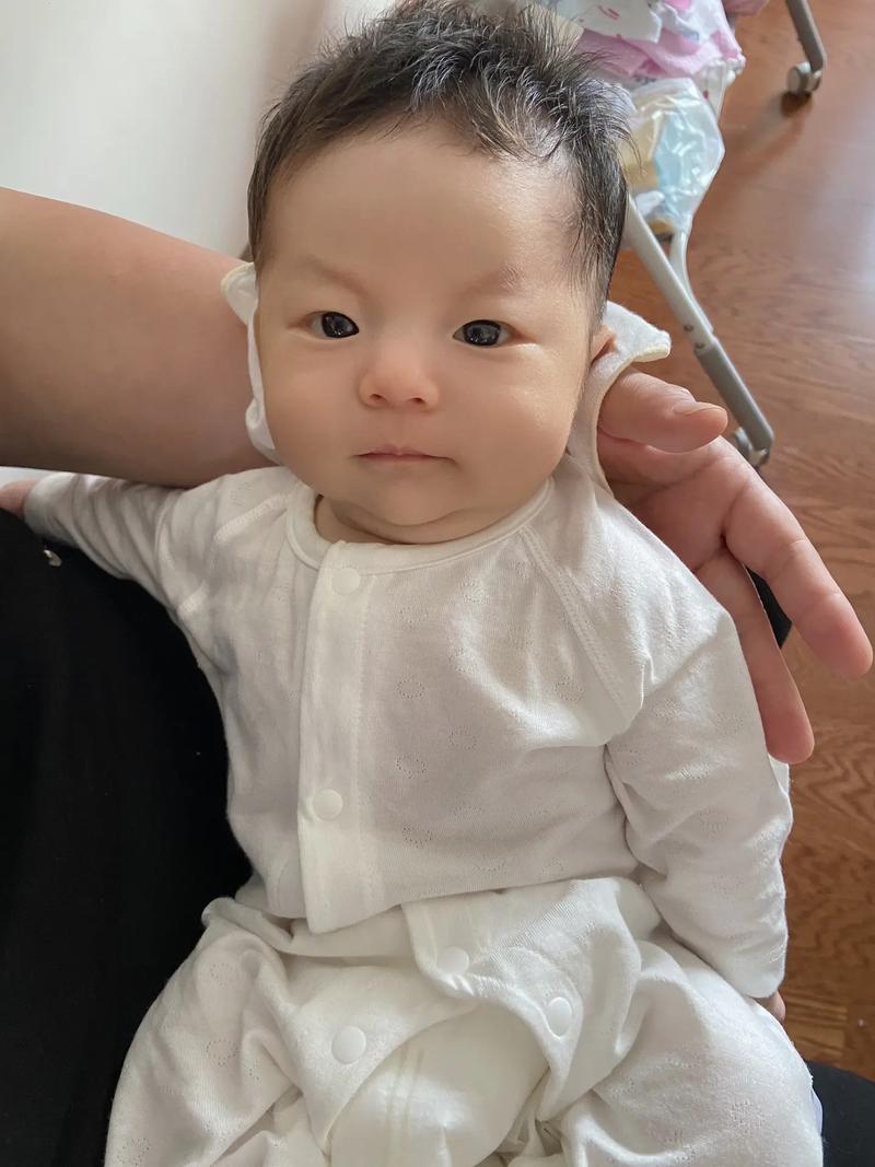 新生儿40天大动作发育到哪一步了？这些表现正常吗？-第3张图片-郑州医学网