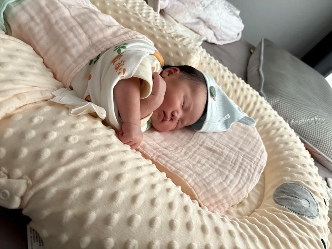 新生儿睡觉姿势怎样才正确？仰卧、侧卧、俯卧哪种更安全？-第3张图片-郑州医学网